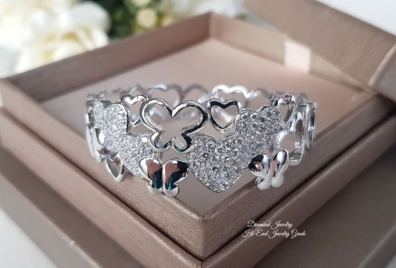 New Arrival !!!! Diamond Bangle กำไลเพชรงานสวยมากกกกก เพชร CZ แท้ งานฝังเป๊ะมากกกกกกก หายากคะ ห้ามพลาดเลยสาวๆ ใส่ออกมาสวยแน่นอนคอนเฟิมคะ ใส่ออกมาสวยมว้ากกกกกกๆๆๆๆๆๆ เลอค่ามากๆค่ะ