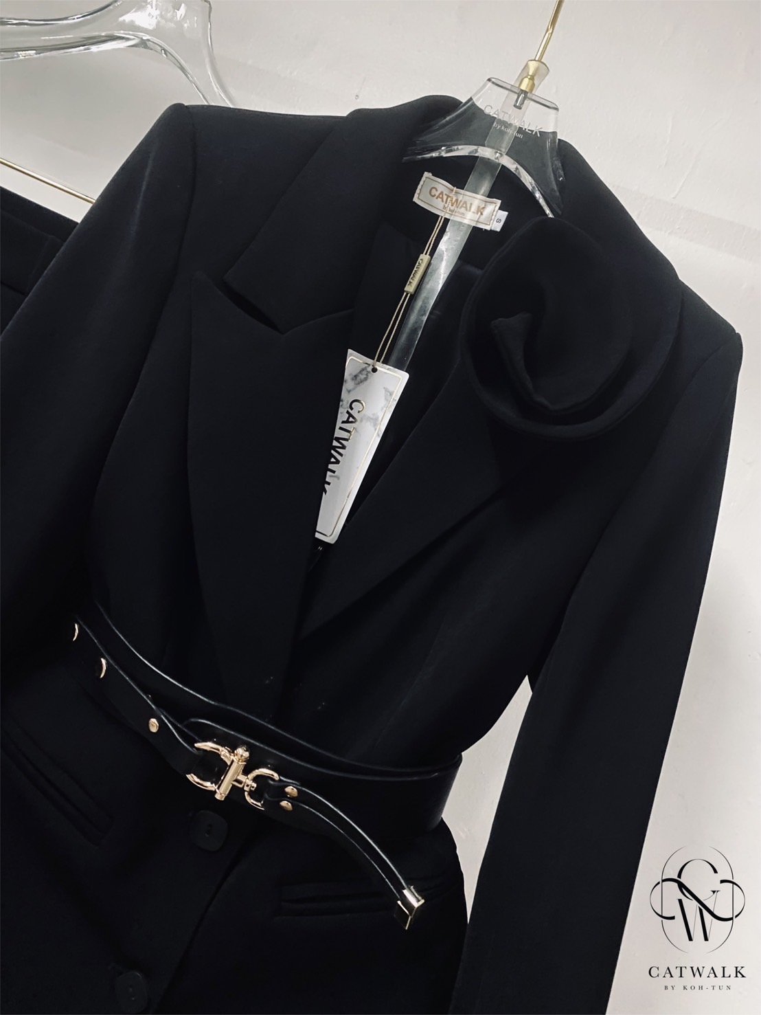 ชุดเซทแฟชั่น กับSet BLAZERปกดอกไม้+เข็มขัด+กางเกงทรงสวย