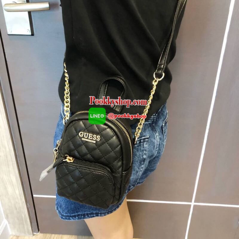 GUESS Factory Women's Evan Mini Crossbody กระเป๋าสะพายใบเล็กสุดน่ารักจาก guess มาแล้วค่า ไอเท็มสุดน่ารัก วัสดุทำจาก pu สกรีนลายสุดน่ารัก ด้านหน้ามีโลโก้ มีพวงกุญแจสวยเก๋ สายสะพายมีสายโซ่สลับหนังปรับได้ 5 ระดับ ด้านบนมีหูหิ้วจับถนัดมือ กระเป๋ามี 1 ช่อ