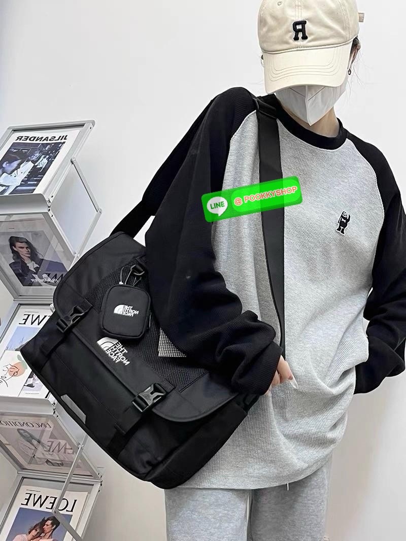 he North Face SUPER MESSENGER BAG L NN2PQ00J BLACK UNISEX 🔖กระเป๋าสะพายข้างมัลติฟังก์ชั่น! ทันสมัยและใช้งานได้หลากหลาย Item ที่ต้องมีเมื่อออกไปข้างนอก! ใช้งานได้จริงและมีสไตล์อเมริกันเทห์สุดๆ สามารถใช้ได้ทั้งผู้หญิงผู้ชาย สะพายไปทำงานไปเรียน เที่ย