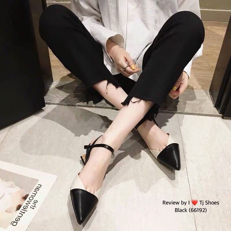 ! พร้อมส่ง เกร๋ต่อไม่รอแล้วจ้า !!! รองเท้ารัดส้นนำเข้า ที่สวยเกร๋สุดๆ รุ่นนี้ใช้วัสดุเกรดพรีเมี่ยมอย่างดีทั้งหมด หนังนิ่ม ส้นไม้สวยเกร๋ ใส่แล้วเท้าดูเรียว จับแมทกับชุดอะไรก็เกร๋ก็ปังสุดๆ แถมใส่ได้เรื่อยๆ ของจริงงานสวยมากคุณภาพดี เป็นรุ่นแนะนำ รีบสั่งด่วนๆ