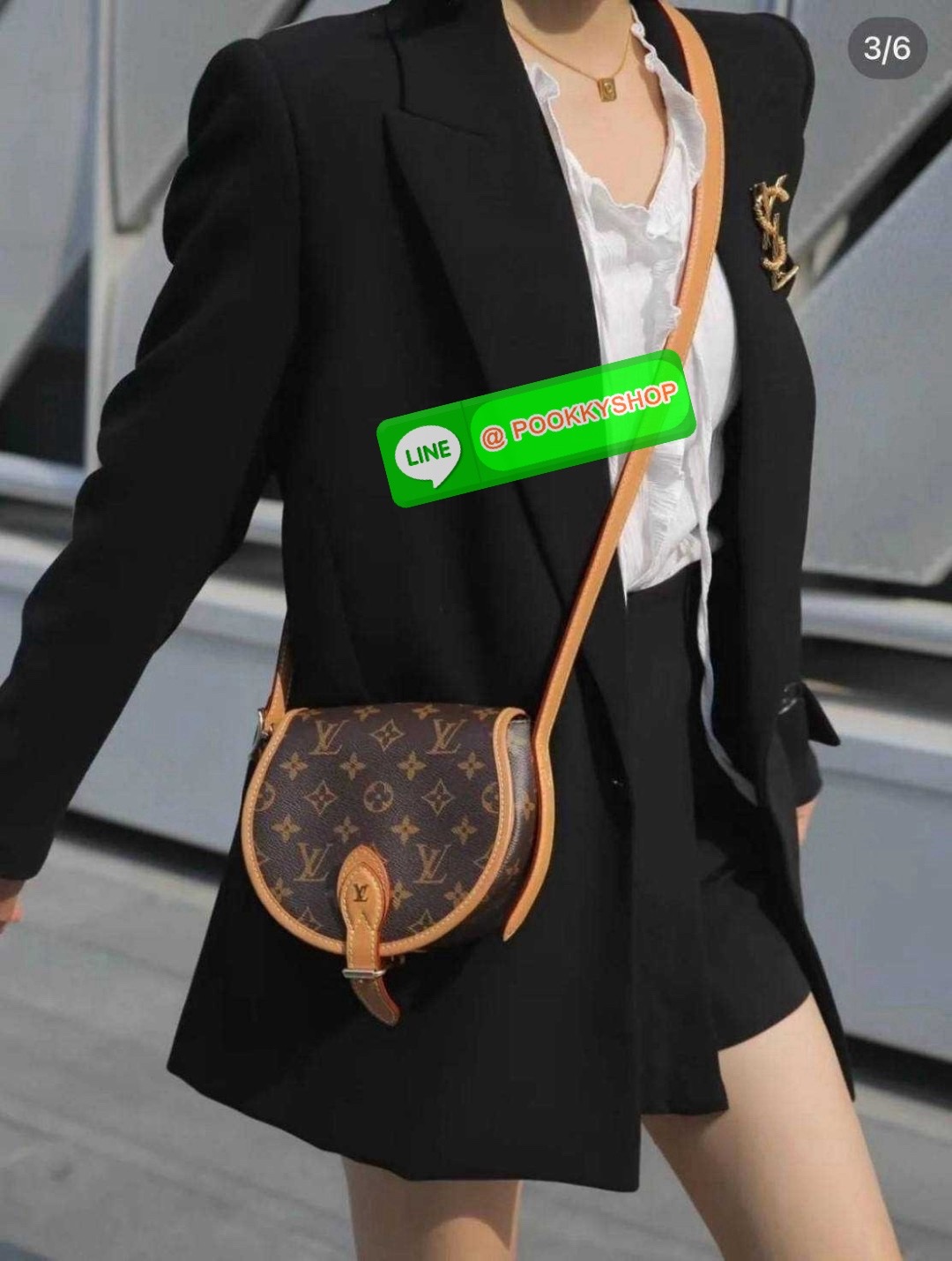 LV TAMBOURIN CROSSBODY BAG 🔆 Details รุ่นลิมิเต็ดหายาก กับกระเป๋าสะพายทรงสวย ดีไซน์คลาสสิค เปิด-ปิดด้วยกนะดุมแม่เหล็ก สายสะพายในตัว ปรับได้ หรือซ่อนสายและถือเป็น clutch ออกงานก็ได้ ดูแพงมากๆ ภายในเป็นช่องโล่ง ใส่ของจุกจิกได้ ของจำเป็นได้ โทรศัพท์ไ