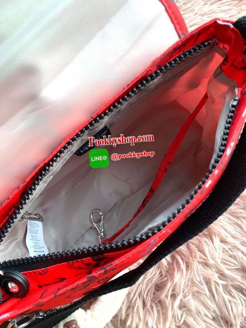 KIPLING &MICKEY SABIAN CROSSBODY BAG (AC8282) คอลเลคชั่นใหม่ สำหรับสาวๆที่ชื่อชอบMickey กระเป๋าสะพายข้าง ขนาดกำลังดี สะพายได้ทั้งสายคู่และสายเดี่ยว เปิดปิด2ชั้นด้วยกระดุมแม่เหล็กและซิป ภายในกว้างใส่กระเป๋าสตางค์ยาว มินิไอแพคและของจุกจิกอื่นๆได้ สายสะพายปร