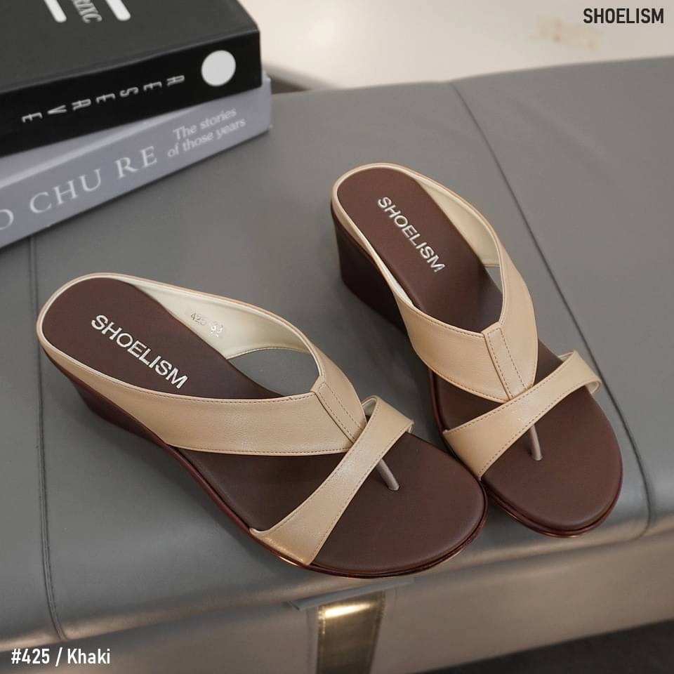 งานสวยเนี๊ยบ เรียบหรู รองเท้าแตะลำลองส้นเตารีด ดีไซน์สวย อีกรุนที่ใส่ได้ทุกวัน น้ำหนักเบา ใส่เดินสบาย ควรมีติดบ้านไว้เลย