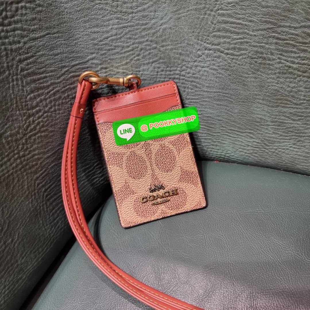 กระเป๋าใส่บัตรคล้องคอ Coach card holder ราคาพิเศษสุดๆ!!! ของหายาก!! ง่ายๆแบบไม่ธรรมดา!! คลาสสิคแต่มีดีเทลโดดเด่น!! กระเป๋าถนอมบัตร พร้อมสายคล้องคอ ดีไซน์ลวดลายสวย ดูดีทุกแบบ ใช้งานง่าย พกพาสะดวก จะใส่บัตรพนักงาน บัตรเครดิต บัตรปชช. ใบขับขี่ และบัตรอื่นๆที