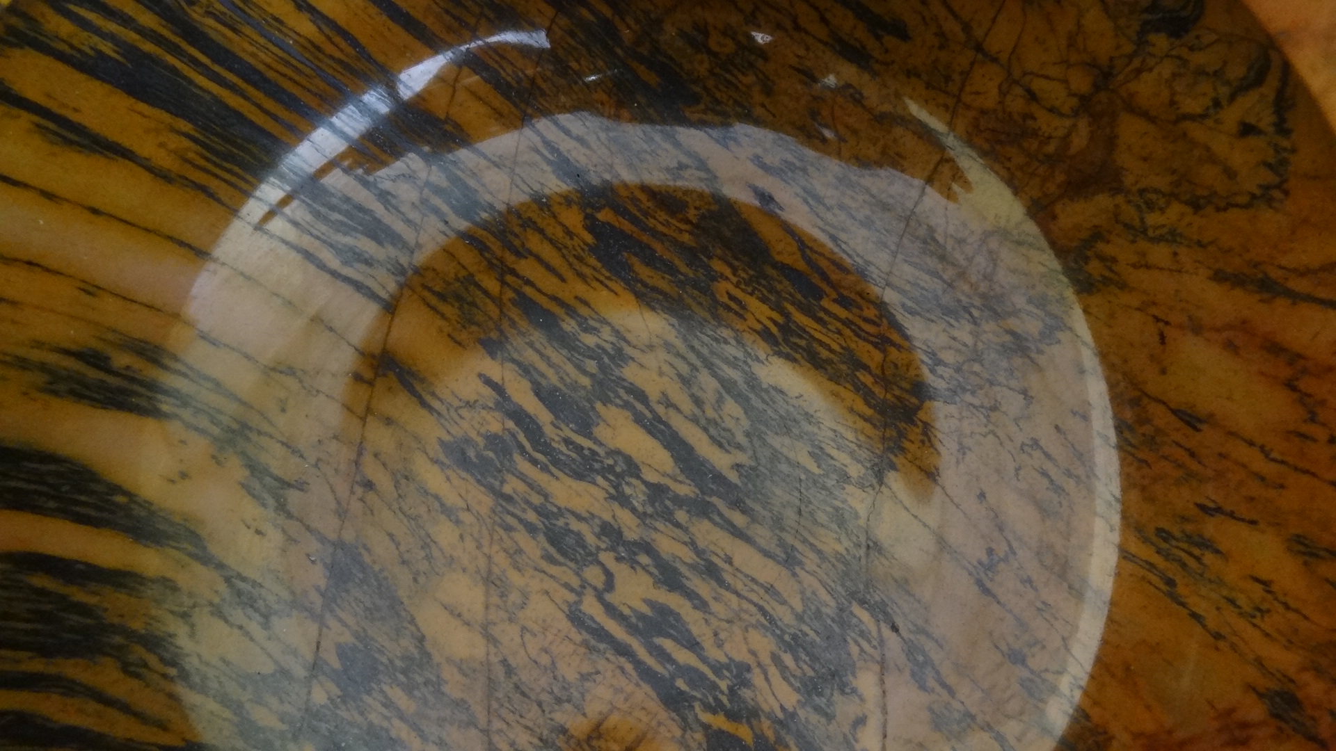 ผอบหินอ่อน ลายไม้ ขนาด ขนาดสูง 22 เซนติเมตร กว้าง 22 เซนติเมตร