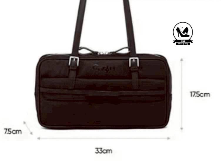 Carlyn งาน 1:1 งานสวยเป๊ะ แยกไม่ออก นำ้หนักเบา ใส่ของได้จุกๆ ดีไซน์เรียบหรู ใช้งานได้ทั้งในชีวิตประจำวันและโอกาสพิเศษเหมาะกับการถือหรือสะพายไหล่มีความจุพอเหมาะสำหรับใส่ของใช้จำเป็น เช่น โทรศัพท์, กระเป๋าสตางค์, เครื่องสำอาง