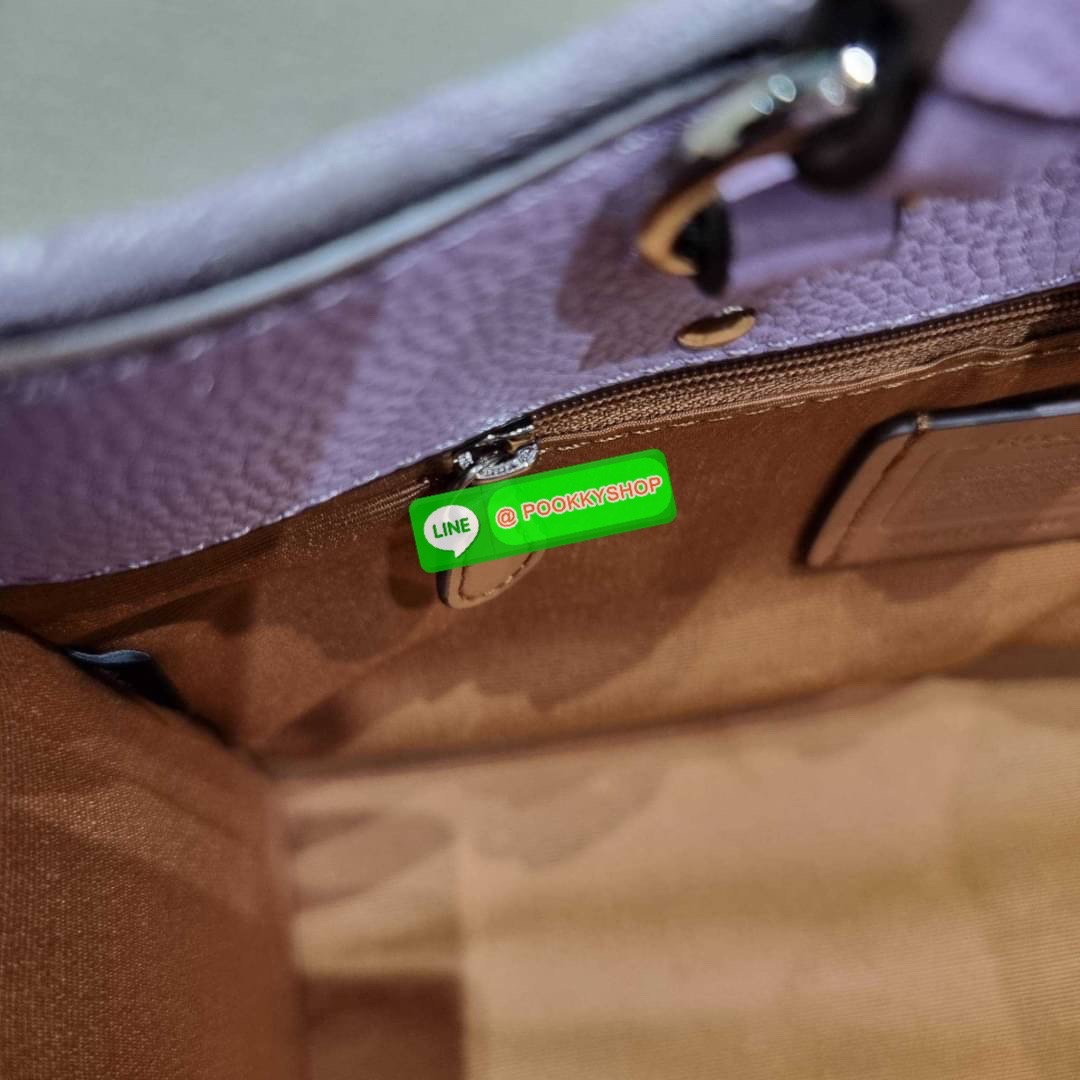 COACH C8448 DEMPSEY CARRYALL IN SIGNATURE JACQUARD WITH PATCH ใบใหญ่ จุใจ คอลเลคชั่นสุดปัง สีที่สาวๆรอคอย ละมุนเกินเบอร์ สวยคม มีความหรูในตัว กับกระเป๋าทรงโท้ท ไซส์ใหญ่ที่สามารถจุของได้แบบไม่ต้องกังวล ฟังก์ชั่นการใช้งานสะดวกที่สุด มีทั้งสายคล้องในตัว และส