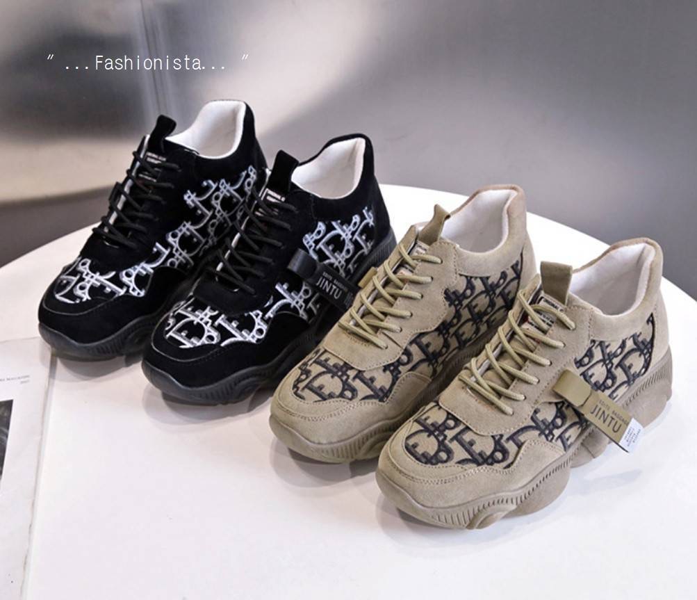 ITEM SO HOT !!!! สินค้ามาแรงงง พร้อมส่งอีกครั้งตามคำขอ... แฟชั่นเกร๋ๆอินเทรนด์ฮิต ชิคๆคูลๆด้วยพื้นแต่งลายหน้าหมีมอส TOY ใส่ประทับรอยเท้าไปทางไหนก็น่าร๊ากกก วัสดุคุณภาพดีเนื้อผ้าใบบุฟูนุ่ม สกรีนลายสไตล์แบรนด์เนม ตกแต่งด้วยหนังกำมะหยี่เพิ่มความหรู สวมใส่สบา