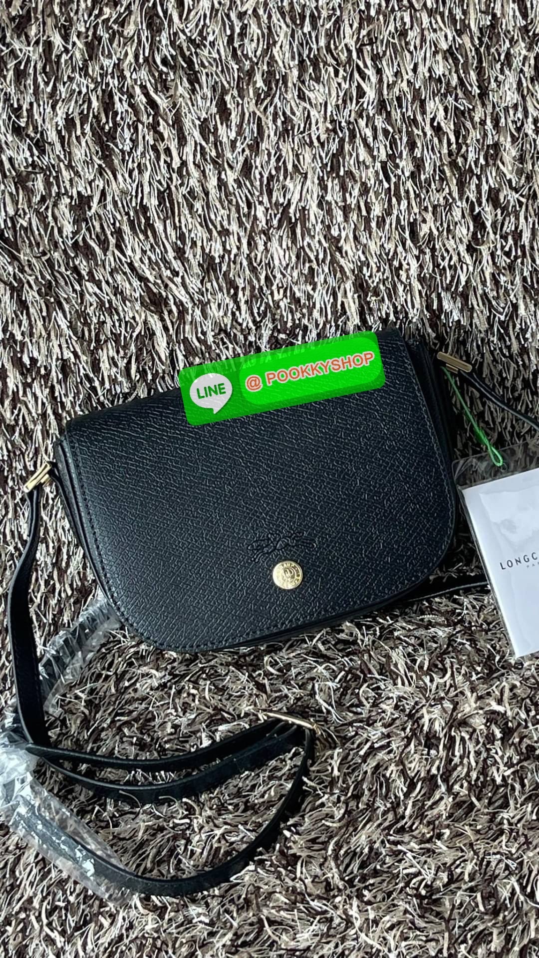 💕Longchamp Epure Crossbody Bag ด้วยรูปแบบที่ชวนให้นึกถึงฝาพับของ Le Pliage กระเป๋าสะพายข้างขนาดเล็กใบนี้มีทั้งความอ่อนเยาว์และความเป็นผู้หญิงในเสน่ห์ของมัน โดดเด่นด้วยรูปทรงกระเป๋าแบบอานม้า ยกย่องให้กับตำนานนักขี่ม้าของ Longchamp EPURE สายสะพายซึ่