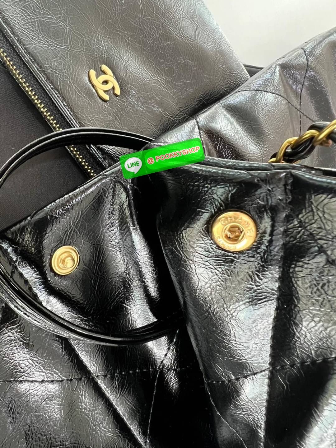 New Arrivals!!! CHANEL BAG VIP GIFT WITH PURCHASE (GWP) พรีเมี่ยมกิ๊ฟสุดหรู วัสดุหนังแกะสังเคราะห์นุ่ม ลื่น มันเงา อะไหล่ทองหรูหรา ไอเท็มมาแรง เกินต้านน ดีเทลเรียบๆแต่หรูหรา ใช้ได้ทุกโอกาศ เปิด-ปิด ด้วยกระดุมแม่เหล็ก ภายในโล่ง มีช่องซิป มาพร้อมใบลูกใส่ตัง