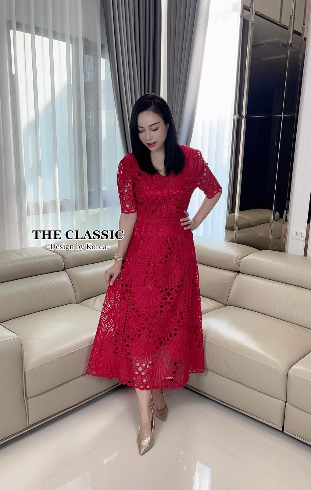 เดรสแฟชั่น เดรสยาวลูกไม้ คอวีแขนสั้น ใช้ผ้าลูกไม้เนื้อหนาอย่างดี ขึ้นลวดลายดอกไม้