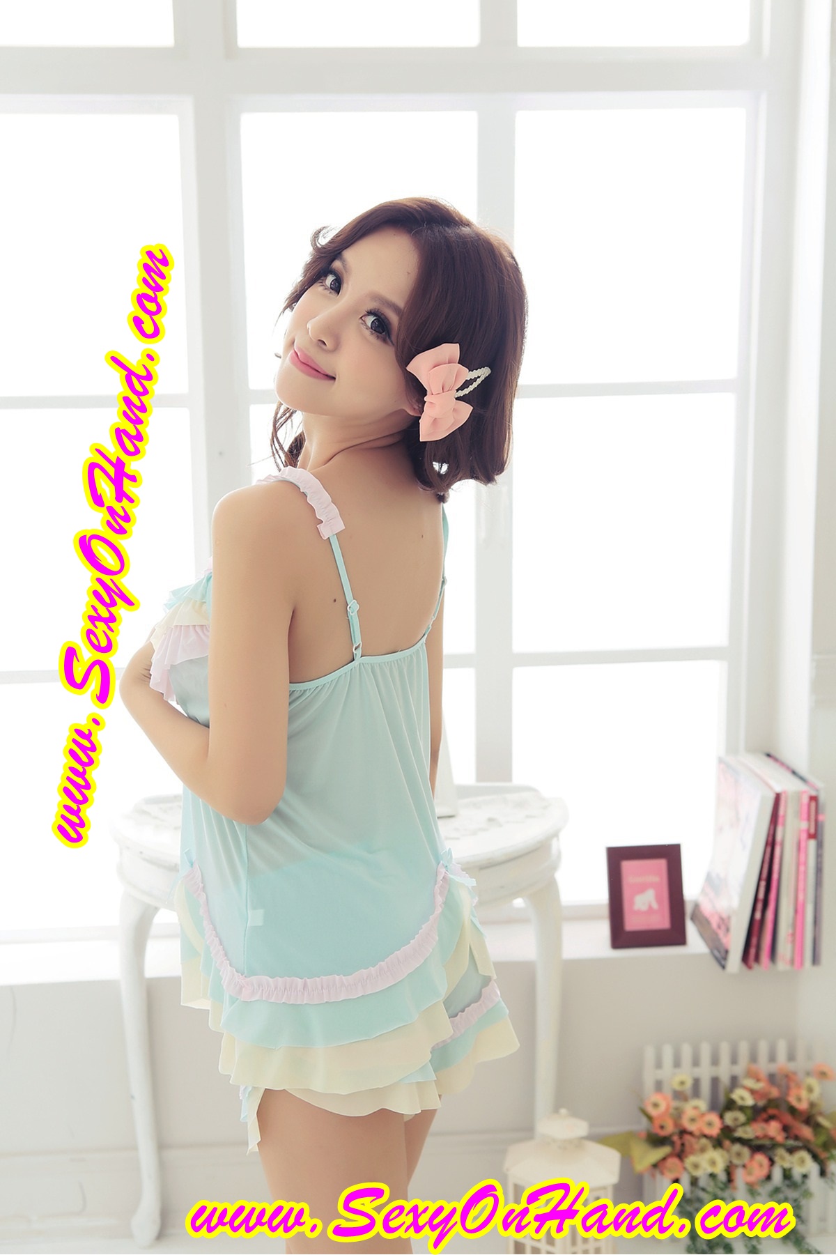 ชุดนอนเซ็กซี่ ชุดนอน กางเกง ชุดนอน คุณหนูสีลูกกวาด พาสเทล สีฟ้าอ่อน สไตล์เจ้าหญิง แต่งระบายสายและช่วงอก ไล่โทนฟ้า ชายเล่นระดับ +ตัวกางเกงแต่งชายระบายติดริบบิ้นเข้าชุด