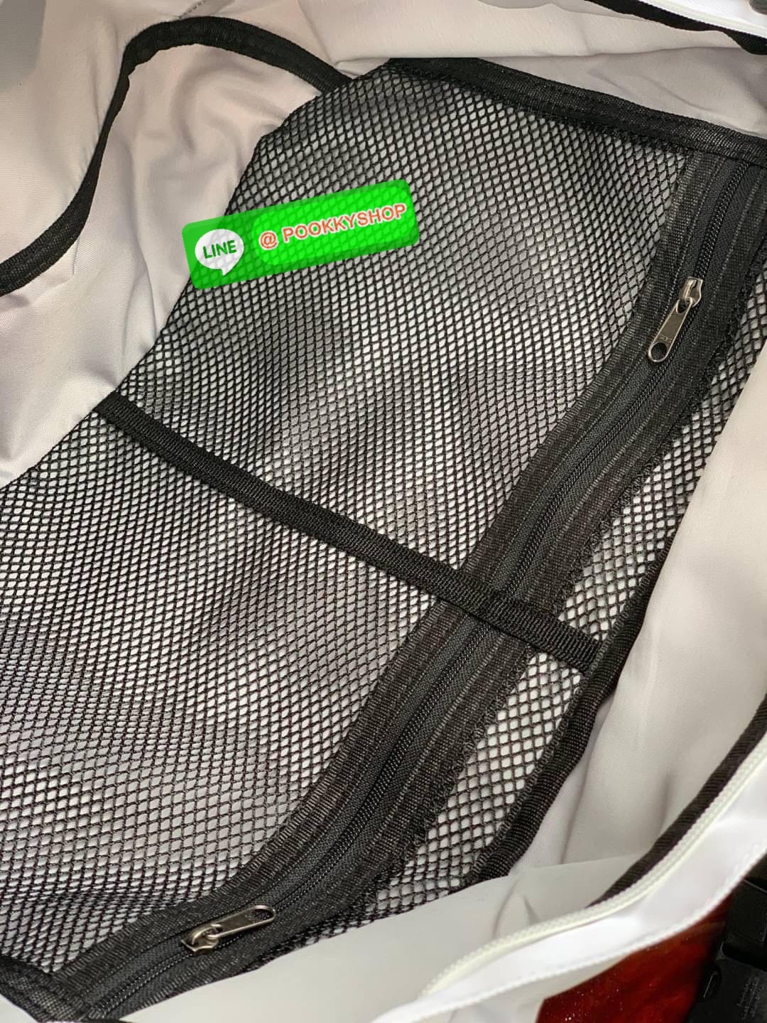 Nike Tech hip pack กระเป๋าคาดเอว Nike Tech รุ่นใหม่ชนช้อป!! ให้คุณหยิบใช้อุปกรณ์กีฬาและพกพาได้อย่างง่ายดาย พร้อมโดดเด่นด้วยกระเป๋าซิป 2 จุดสำหรับเก็บสิ่งของ และสายกระเป๋าแบบปรับได้เพื่อให้แนบกับลำตัว ใช้งานได้คล้องตัว ใส่ของได้จุสมใจเลยคร้า