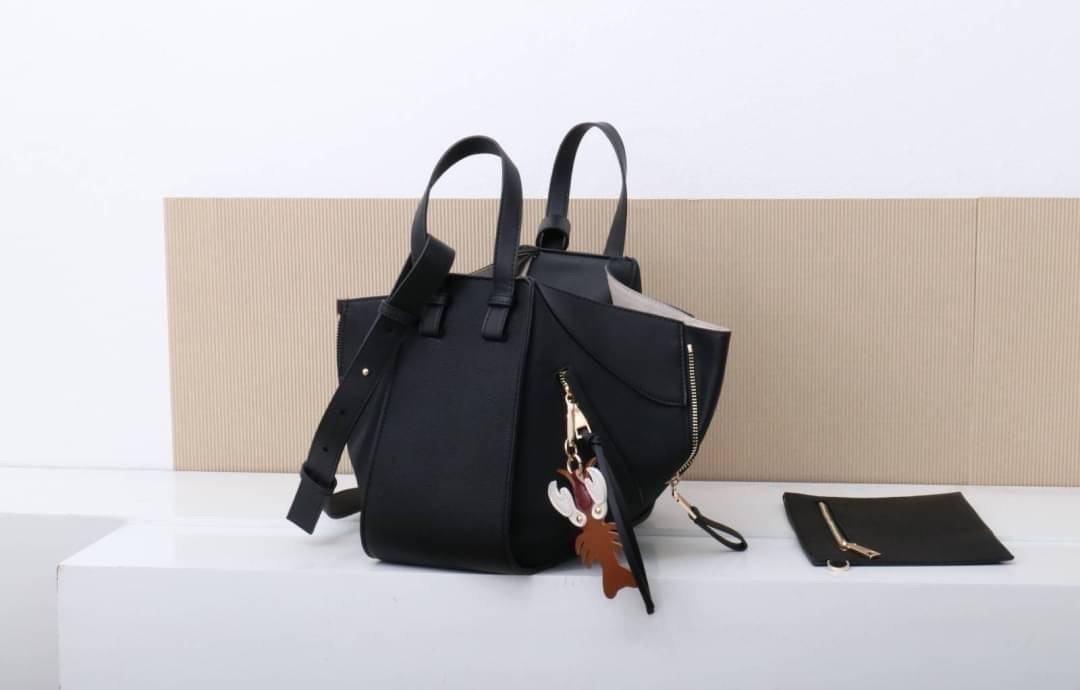 มาอีกรอบละจร้าาา Hammock รุ่นนี้ถามกันไม่เลิก เลยตั้งใจผลิตมาอีกครั้ง สวยๆทุกสี งายดีสวยเนี๊ยบทรงแป๊ะมาก พิเศษ..เลยจร้า แถมฟรี !! ตัวห้อยกุ้งน้อย เพิ่มความโดดเด่นขึ้นไปอีก ... งานนี้รับรองไม่ผิดหวัง ดีเทลรายละเอียดสวยมาก