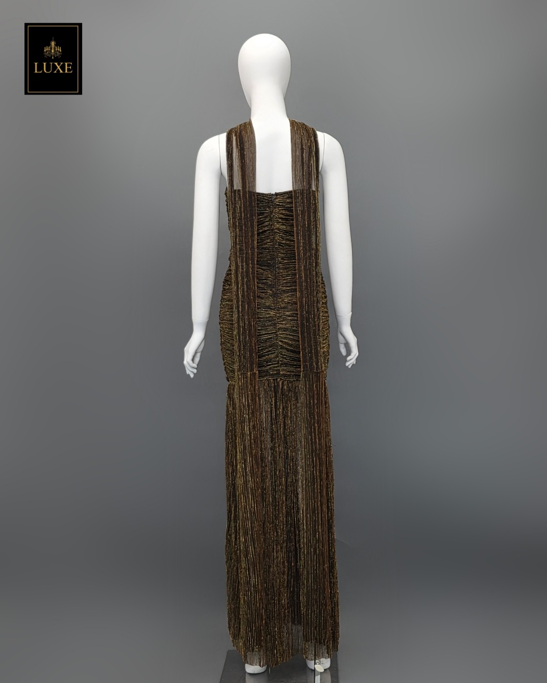 เดรสแฟชั่น เดรสเสื้อเกาะอกทรงเข้ารูป กระโปรงต่อชายระบาย ผ่าหน้า มาพร้อมผ้า mmคลุมไหล่