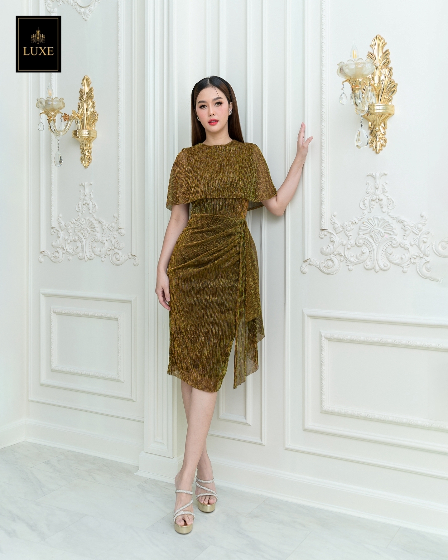 เดรสแฟชั่น เดรสเสื้อคอกลมแขนกุด ดีเทลเป็นเสื้อคลุมไหล่ในตัว