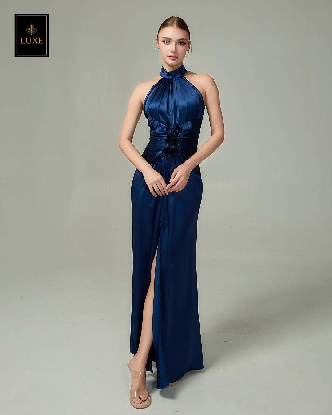 แม็กซี่เดรสเสื้อคอกลมแขนกุด กระโปรงผ่าหน้าขา