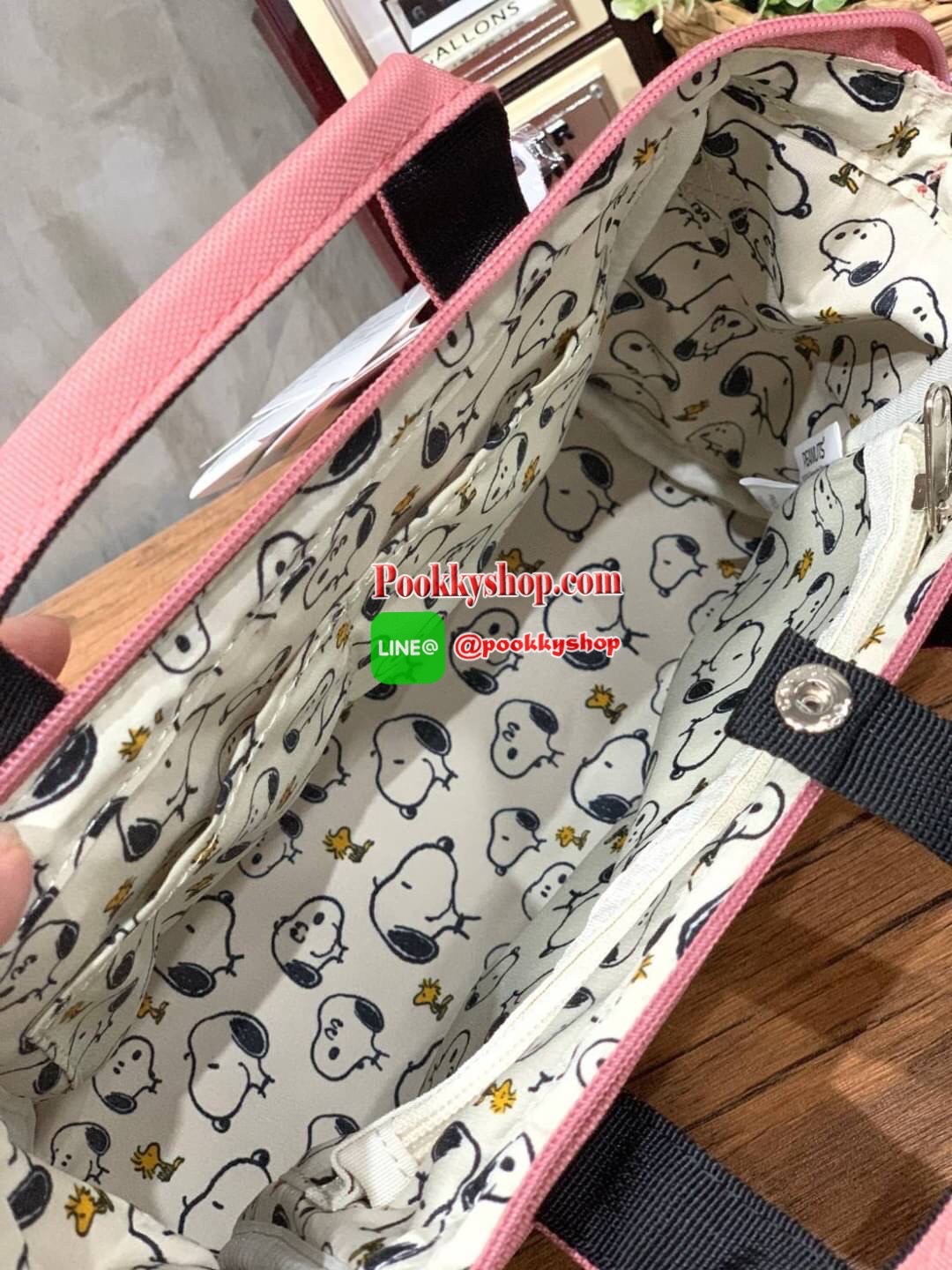 Anello X Peanuts 2 ways Boston regular size(Os-S044) ได้ Collaboration หรือเป็นการร่วมงานกับตัวการ์ตูนสุดคลาสสิคอย่าง Peanuts มานำเสนอโดยเอาคาแลคเตอร์ ในการใช้ชีวิตประจำวัน ที่เหมาะสม มาวางบนตัวกระเป๋า กระเป๋า anello (อเนลโล่) กระเป๋าเป้แบรนด์ของญี่ปุ่น ท