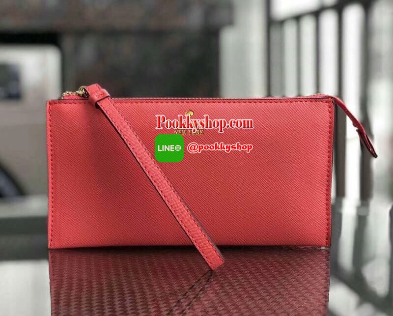 KATE SPADE Wallet Clutch Bag กระเป๋าทรงคลัชสุดคุ้มหนัง Saffiano ด้านหน้ามีโลก้แบรนด์ มาพร้อมสายคล้องมือ เปิดปิดด้วยซิปสะดวกใช้ สามารถใส่แทนกระเป๋าสตางค์ใบยาว ภายในแบ่งออกเป็น3ช่องหลัก มีช่องใส่บัตร เครื่องสำอาง เครื่องเขียน เหรียญ ไส่ไอโฟนพลัส ได้ค่ะ มีกล