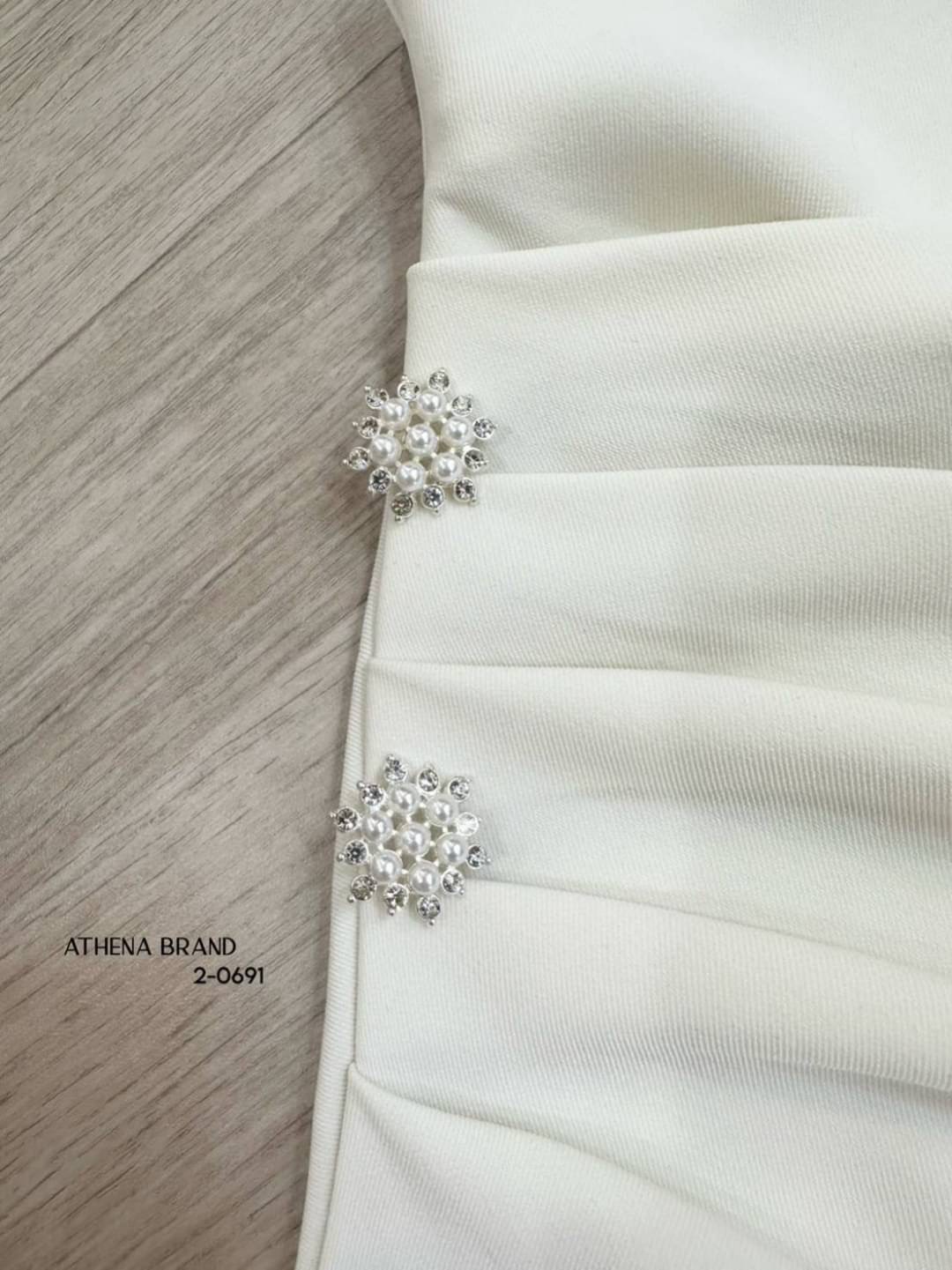 Set 2 ชิ้น เสื้อ+กางเกงขายาว เสื้อทรงปล่อยดีไซน์เย็บจับจีบ ช่วงบ่าด้านขวาตกแต่งกระดุมหรูหรา งานซิปด้านหลัง แมตช์มาคู่กับกางเกงขายาวจับจีบ มีกระเป๋าใช้งานได้จริงทั้ง2 ข้าง งานซิปด้านหน้า มีซับใน เนื้อผ้าดี มีน้ำหนักทิ้งตัว ชุดนี้เก๋มาก สวยแบบไม่มีคำว่าแผ่ว