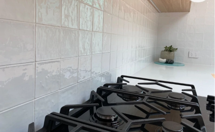 Wavy 10x10 ซม. : GLOSS WHITE (สีขาว) / แผ่น