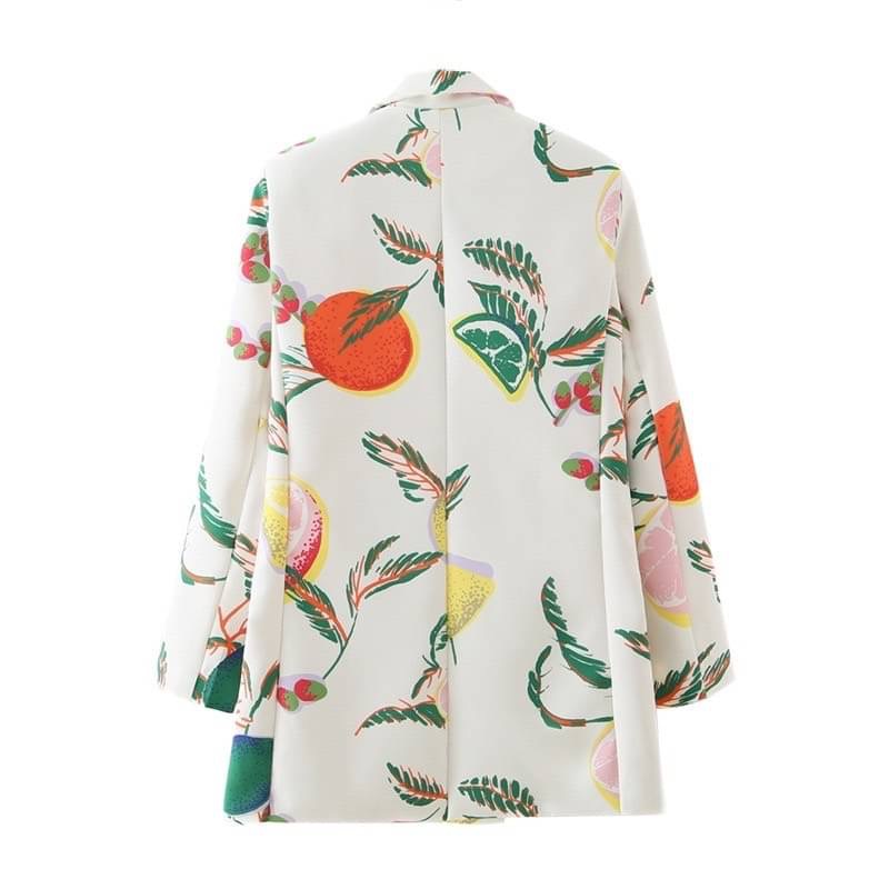 Blazer ทรง oversize ลายผลไม้ที่ทุกคนต้องมีค่าา งานจริงผ้าดี นุ่มมากกก เป็นทรง over size นะคะ ใส่ได้ทุกโอกาสจริงค่ะรุ่นนี้ กระเป๋าจริง มีซับในทั้งตัวนะคะ มีเสริมไหล่บางๆ ให้เป็นทรงสวยน๊า