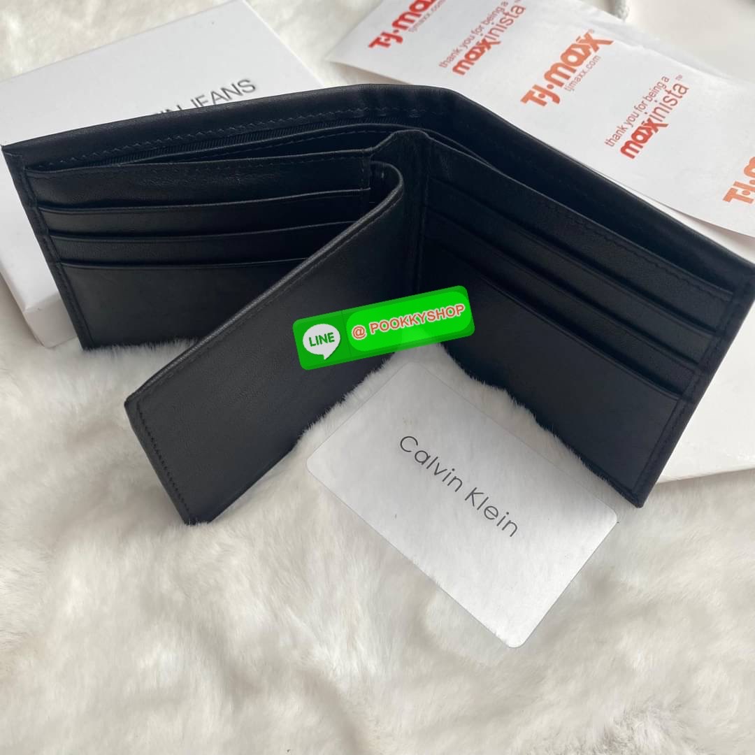 Calvin Klein leather wallet with credit card fold set กระเป๋าสตางค์ใบสั้น และ ที่ใส่บัตรย่อย สุดคุ้มมอบให้เป็นของขวัญหรือใช้เองก็แนะนำค่ะ set นี้มาเท่าไรก็หมดคะ รีบจับจองนะคะ มาพร้อมถุงกระดาษแบรนด์ด้วยนะคะ