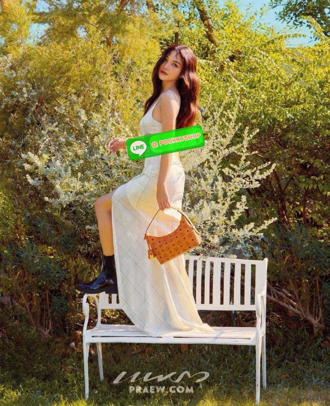 MCM AREN HOBO IN VISETOS 🔆 Details ฮอตฉ่ำมาก! กับกระเป๋าสะพายทรงโฮโบ ทรงสวยมาก ขนาดกำลังดี จุของได้เยอะ ใช้งานสะดวกด้วยการรูดซิป พิเศษแถมพวงหนังและชุดกุญแจล็อคมาให้ด้วย ถอดออกได้ นำไปใช้กับกระเป๋าใบอื่นได้ด้วย ภายในโล่งกว้าง ใส่ของสำคัญได้อย่างครบ