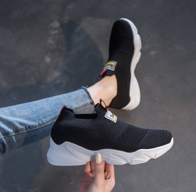 รองเท้าสลิปออนนุ่มๆเพื่อสุขภาพ ทรงสปอร์ต แฟชั่นมาแรง ไม่อยากให้พลาดเลยสำหรับรุ่นนี้ !! วัสดุผ้าทอเนื้อหนานุ่มขึ้นทรง ใส่สบาย กระชับ ยืดหยุ่นมากๆ ดีไซน์สวยเก๋ พื้นยาง 1.5 นิ้ว เดินสบายไม่เมื่อยเท้า ทรงอูมไม่บีบอัดหน้าเท้า ใครได้ใส่ต้องหลงรักแน่นอน คู่เดียว