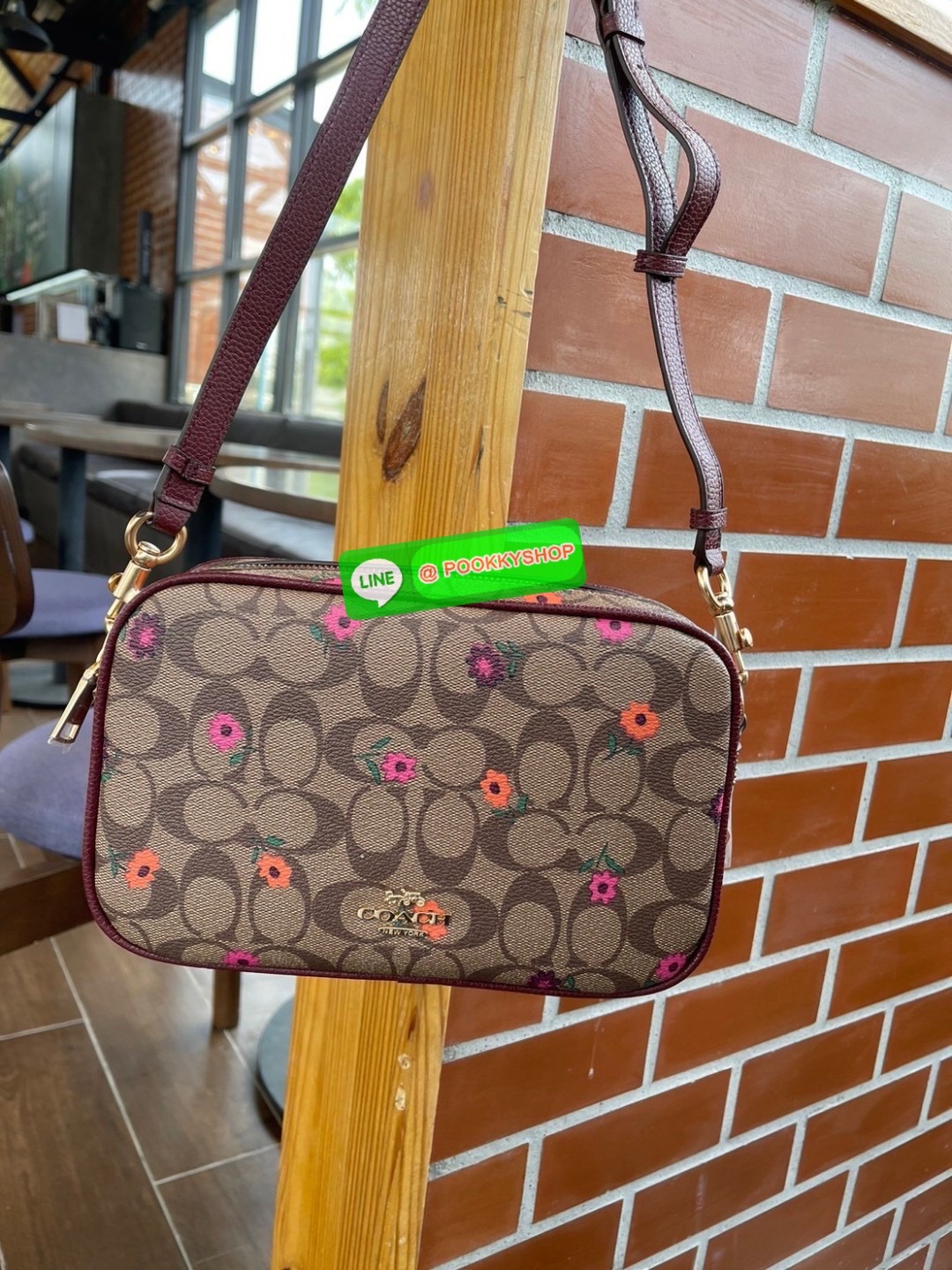 Coach JES CROSSBODY IN SIGNATURE CANVAS (COACH C5800) WHITE FLOWER PRINT /BLACK BROWN MULTI/LIGHT GOLD Product details | Signature coated canvas with smooth leather details| Inside multifunction pocket| Double zip closure, fabric lining| Outside slip pock
