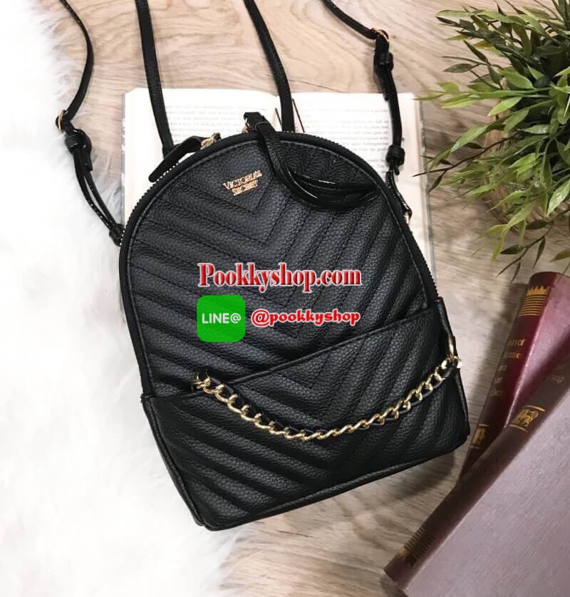 พร้อมส่งรุ่นใหม่ NEW ARRIVAL! VITORIA’S SECRET MINI BACKPACK กระเป๋าเป้ขนาดมินิรุ่นใหม่ล่าสุดวัสดุหนังแกะสังเคราะห์เดินเส้นลายริ้วสวยดูมีดีเทลเปิดปิดด้วยซิปรอบสะดวกใช้ ด้านหน้ามี1ช่องซิปประดับโลโก้แบรนด์อะไหล่ทองภายในกว้างมีโลโก้และช่องซิป น้ำหนักเบา หูจั