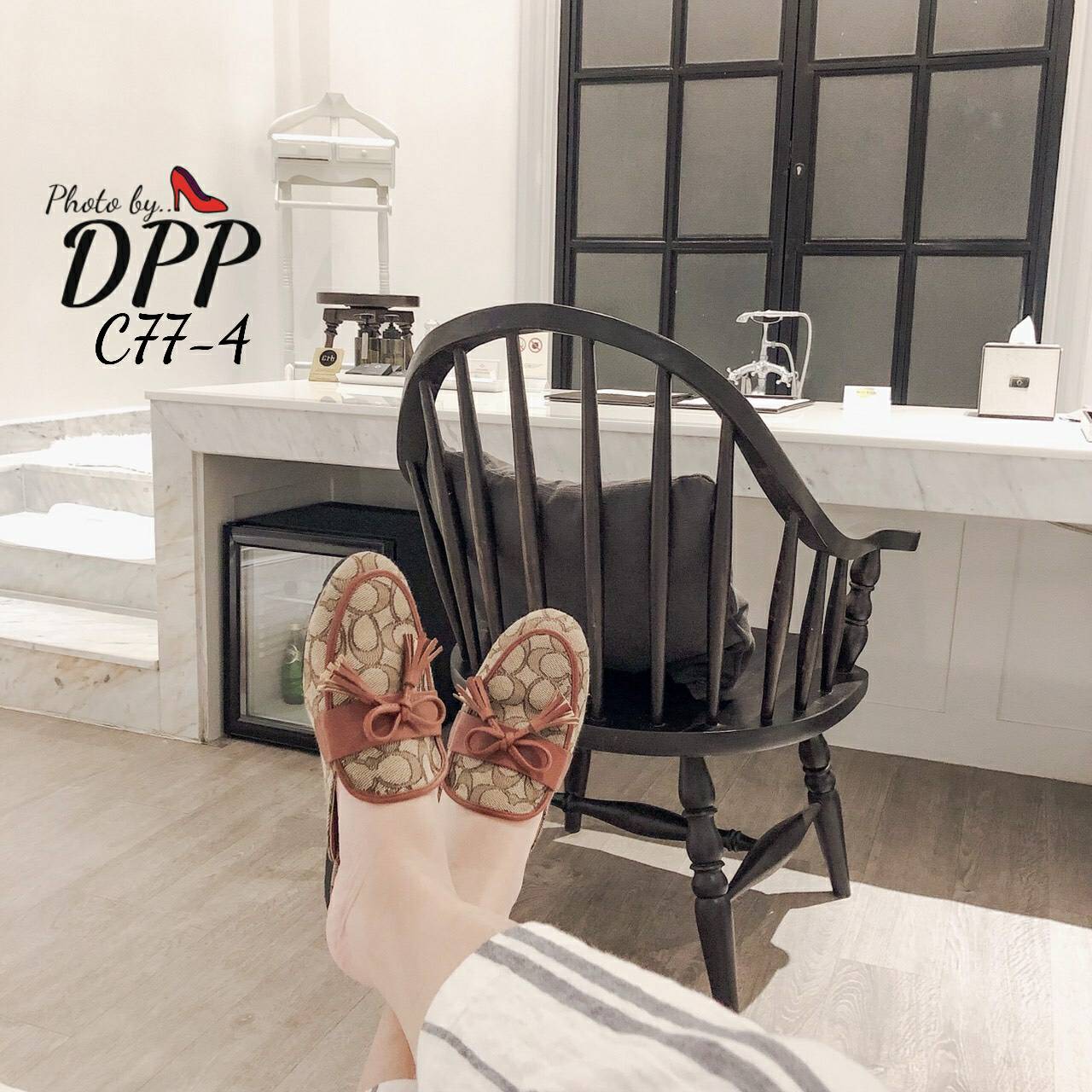 C77-4 พร้อมส่ง ตัวใหม่ hot hot ค้า รองเท้า coach ผ้าทอ ลายC งานสวย ไม่ใช่ผ้าสกรีนนะคะ งานชนช้อป ปั้มแบรนด์ collection ใหม่ปีนี้คะ (เพราะผ้าทอ จะเป็นผ้าเหมือนแท้ที่เอามาทำ กระเป๋าคะ ดีเทลผ้าสวยมาก) ที่สำคัญ