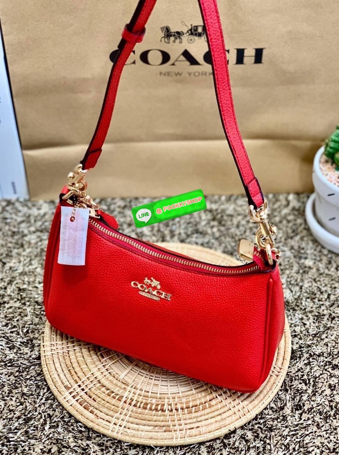 COACH TERI SHOULDER BAG ((CA173//CA209//CA548)) 🔹กระเป๋าทรงพอช ในรูปแบบหนังแท้ หนังนิ่มสวยมากค่ะ 🔹เปิดปิดกระเป๋าแบบซิป ภายในสามารถใส่กระเป๋าเงินใบยาวได้;มือถือได้ทุกรุ่น;พาสปอร์ตได้;มีช่องเล็กใส่ของจุกจิก และช่องเสียบบัตรให้อีก2ช่องนะคะ