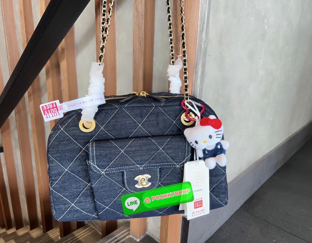 NEW ARRIVAL! LIMITED EDITION จาก Vip gift duty free ตปท. CHANEL DENIM SHOULDER BAG WITH KITTY