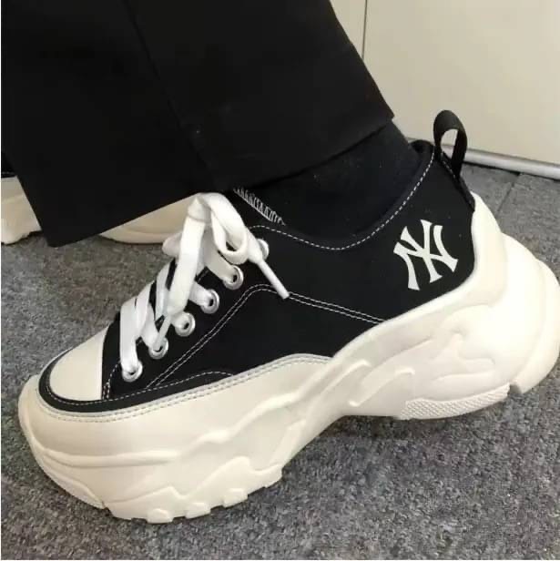 𝙉𝙀𝙒 𝙉𝙀𝙒 รองเท้าผ้าใบ MLB Korea รุ่นใหม่ล่าสุดรุ่นนี้คือฮิตมากที่เกาหลี ส้นหนามีโลโก้ด้านข้าง สวยมาก รุ่นนี้ทุกคนต้องมีน่ารักมากทรงนี้ใส่แมทช์กับชุดไหนก็เริ่ดไม่ซ้ำใครแน่นอน งายสวยโลโก้ทุกจุด