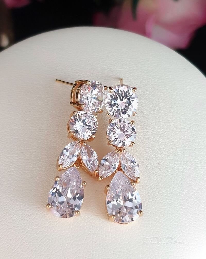 New Arrival !!!! เซตต่างหู+สร้อย งานเพชร CZ แท้ งานเพชรคัดทุกเม็ดค่ะ ของจริงสวยมั๊กๆเลยค่ะ เพชรเล่นไฟดีมากๆๆๆ เพชรใสวิ้ง ดีไซส์น่ารักมากๆคะ งานสวย เริ่ดดด เพชรสวยวิ้ง เด้งไฟ งานเกรดจิวเวอรี่อย่างดีมีคุณภาพจ้า