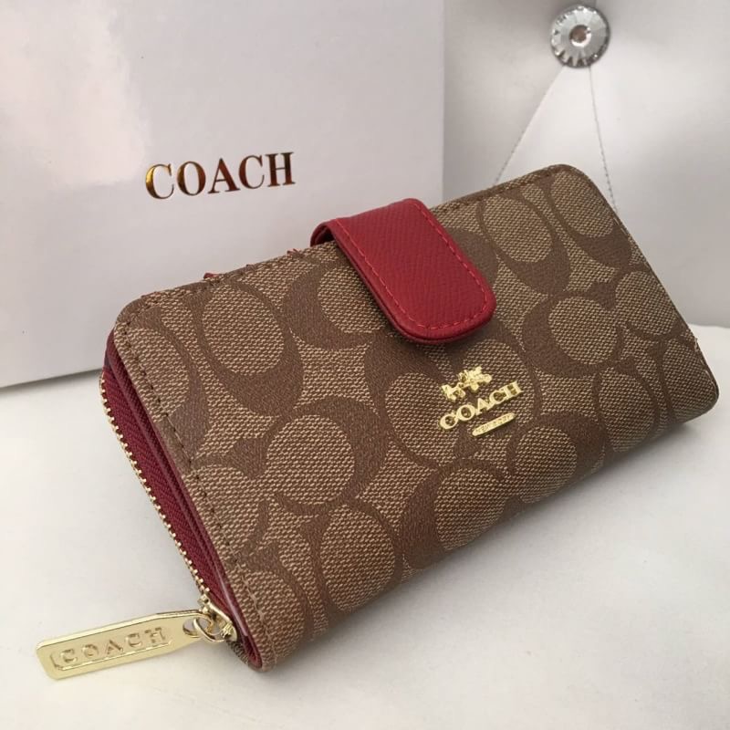 กระเป๋าสตางค์ รุ่นขายดี กระเป๋าสตางค์ Coach สองพับ งานเกรดพรีเมี่ยมปั้มทุกจุด ติดโลโก้ปั้ม Coach ด้านใน 1 ช่องใส่เเบงค์ ใส่บัตร 1 ซิป ภายในมี 2 ช่อง งานสวย เนี๊ยบสุด อุปกรณ์ กล่องเเบรนด์