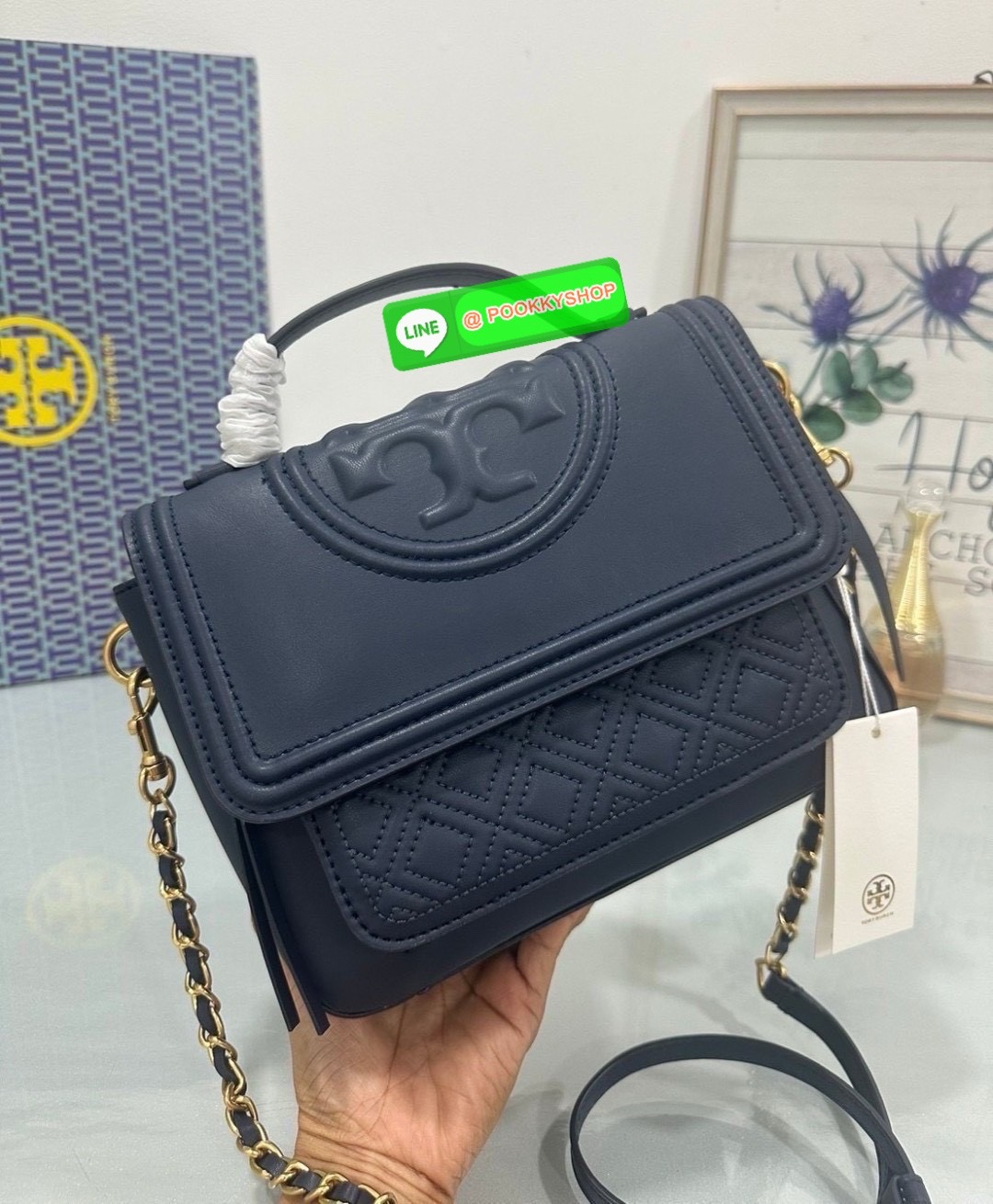 “🖤 Tory Burch Fleming Soft Mini Top Handle – หนังแท้นุ่ม ลาย Quilt หรูมีสไตล์ ถือก็สวย สะพายก็แพงในลุคเดียว ✨