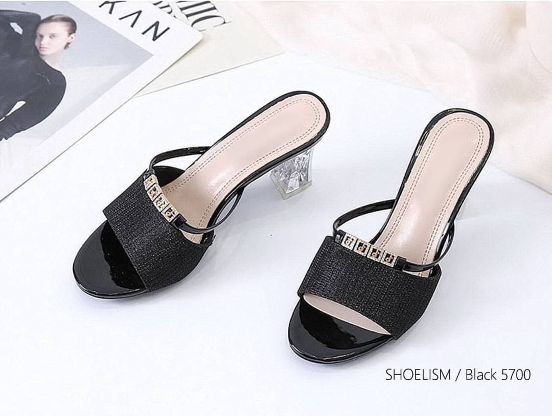 มาใหม่จร้าา รองเท้าส้นแก้วแบบสวม สวยโดดเด่นฉบับสไตล์เกาหลี สายแต่งเพชรด้านหน้า ส้นแก้วใสเพิ่มความหรูหรา สวยมากก พลาดไม่ได้เลย งานสวยหรูแบบนี้