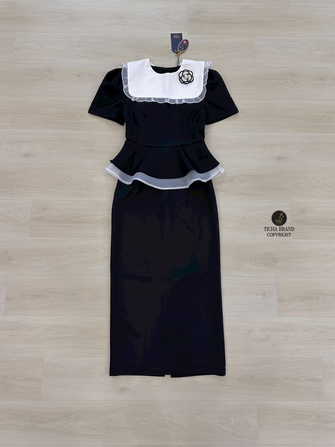 ชุดเซทแฟชั่น ชุด Set4ชิ้น เสื้อแขนสั้นสึดำ ดีเทลแต่งระบายผ้าแก้วสีขาวชายเสื้อ