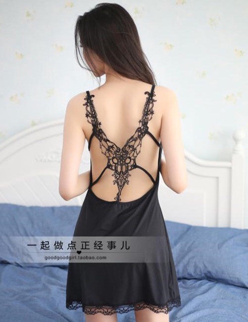 ชุดนอนเซ็กซี่ ชุดนอนสายเดี่ยว สีดำ แต่งสายลูกไม้ปักด้านหลัง สวยเปรี้ยว เนื้อผ้ายืด เกรดพรีเมี่ยม นุ่มลื่น เย็นสบาย +G-string