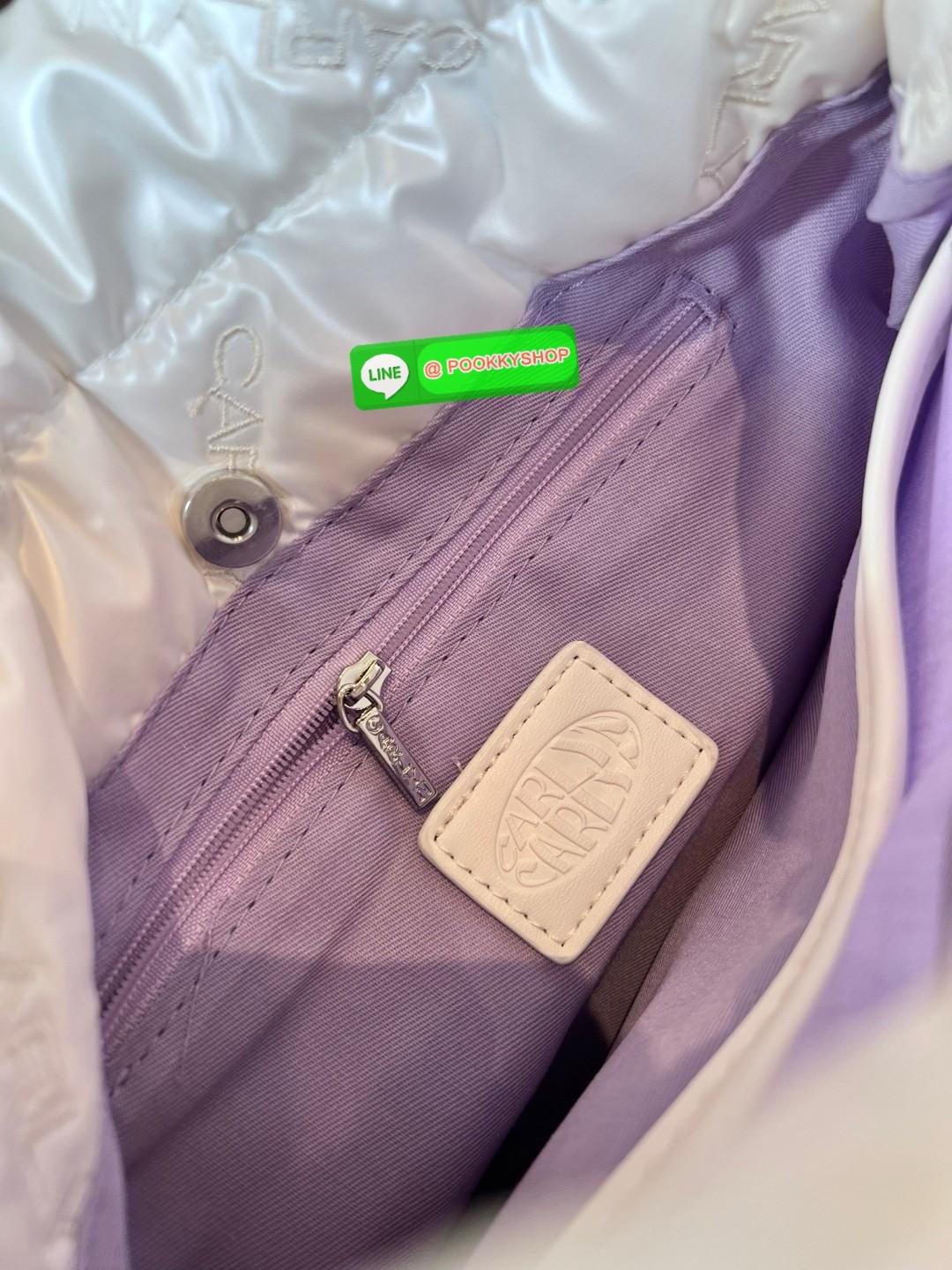 CARLYN TWEE MINI BAG #ไม่มินิตามชื่อจ้าา😘 💌พร้อมส่ง!สวยฉ่ำๆทุกสี ไม่มีไม่ได้แล้วจ้าา📌 ✔️กระเป๋าวัสดุไนล่อนอย่างดี นิ่มฟู ปักลายแบรนด์อันเป็นสัญลักษณ์ของรุ่นทั้งใบสวยงามค่ะ