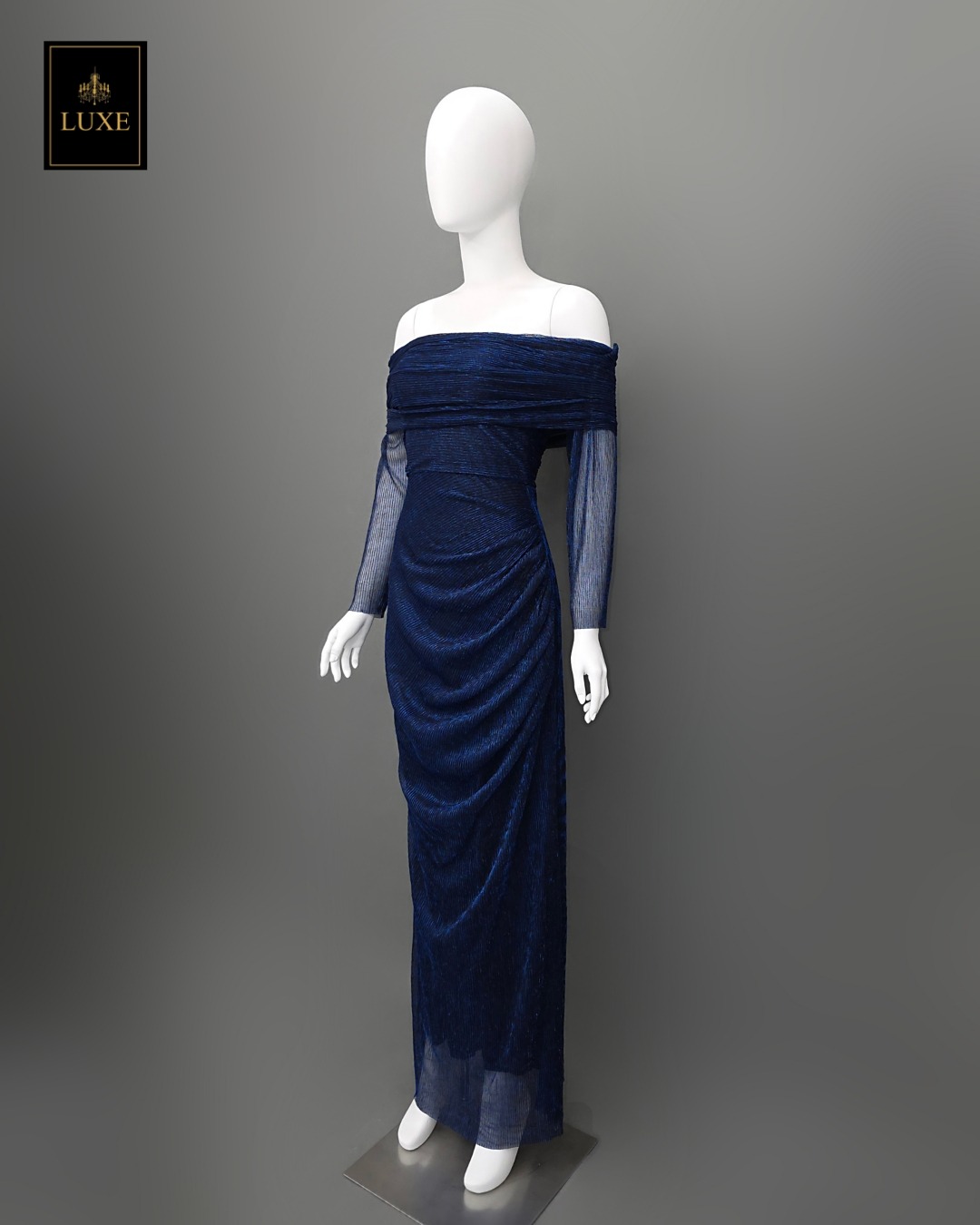 แม็กซี่เดรสเสื้อแขนยาวเปิดไหล่ กระโปรงยาว