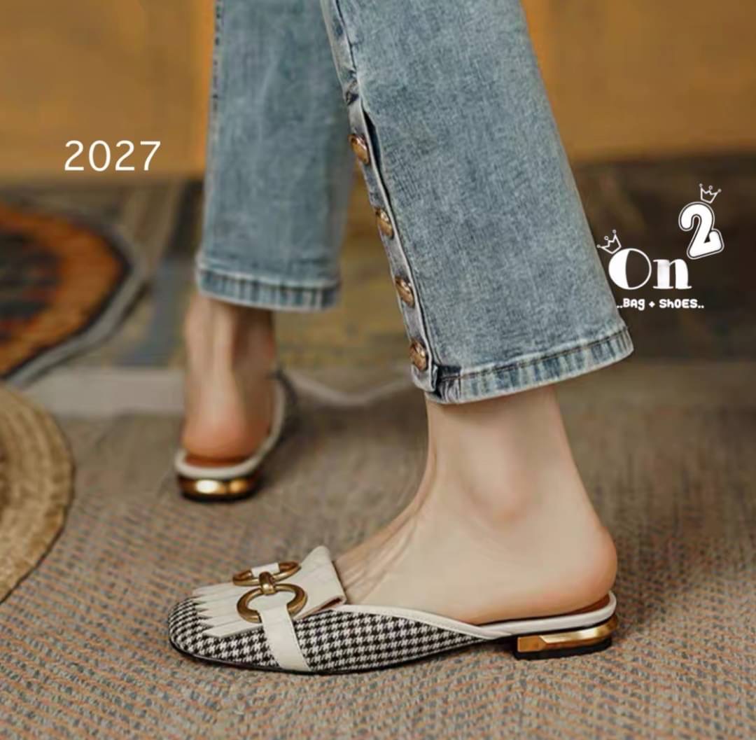 แบบใหม่ พร้อมส่งรองเท้าหัวคัชชูเปิดหลังรัดข้อเท้า หน้าแต่งอะไหล่ทองเหลือง สไตล์แบรนด์ส้นเป็นอะไหล่ทองสวยหรู คู่นี้ใส่แมทกับชุดได้ง่ายทั้งกางเกงและกระโปรงได้หมดทรงสวย