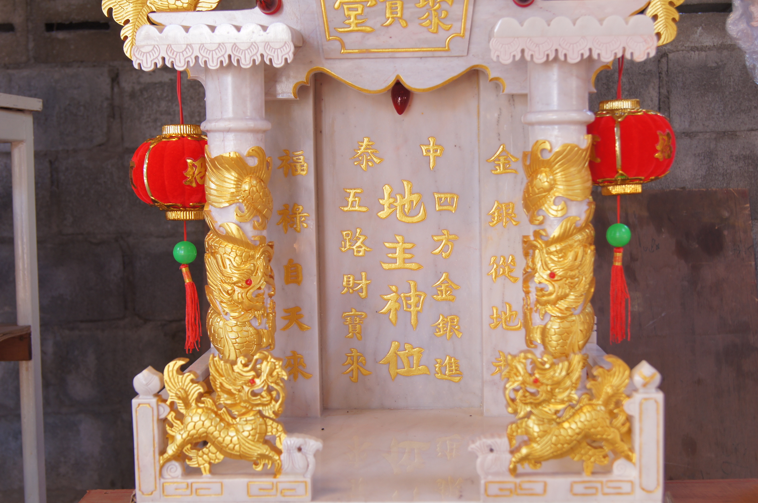ศาลเจ้าที่ขนาด 18นิ้ว(รุ่นโชคลาภ) 2 เสา 3 หลังคา หินสีขาวพ่นทอง