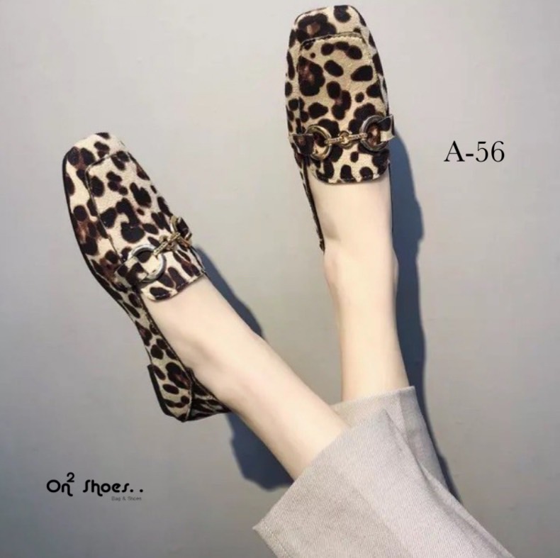 รองเท้าคัชชูลายเสือน่ารักรุ่นนี้เย็บหลังแบบพับได้ ใส่ได้2แบบใส่เหยียบส้นหรือใส่แบบปกติได้ค่ะ งานดี งานมีกล่องพร้อมส่ง1 สีค่ะ