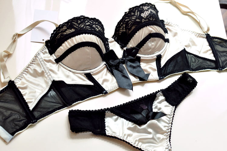 ชุดชั้นในเซ้กซี่ สีนูท แต่งลูกไม้ดำ + กางเกงในบิกินี่ เข้าชุด งานพรีเมี่ยม ส่งออก Size C80/C85