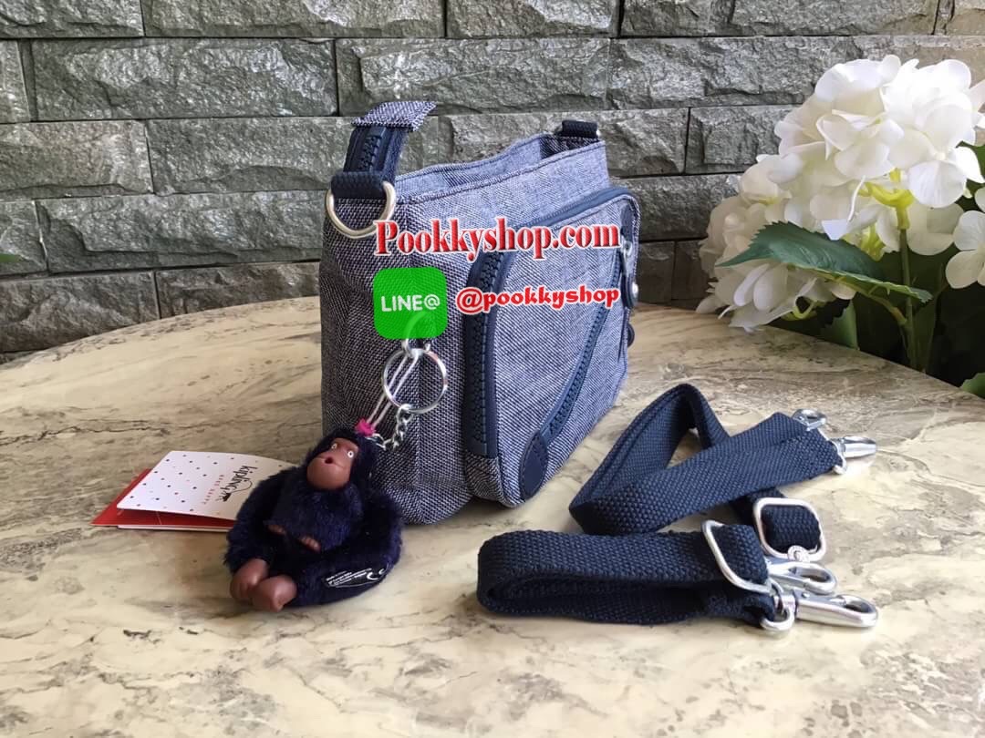 Kipling milos crossbody bag (K13696) กระเป๋าสะพายข้าง crossbody ขนาดกำลังดี มี 2 สาย สายสะพายสั้น ถือเป็นทรงพอรช์(pochette)ถอดเปลี่ยนสลับกับสายยาวได้ มีช่องซิปใช้งาน3ช่อง 2ช่องใหญ่ภายในมีเล็กแยกเป็นสัดส่วน ใส่มินิไอแพค กระเป๋าสตางค์ยาวได้ ด้านหน้ามีช่องซิ