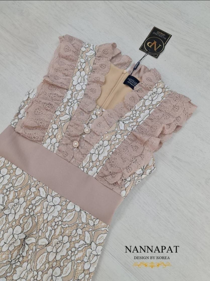 Dress สวยหรู ดูดี ดูแพงเลยคะ ใส่ได้ทุกโอกาสเลยนะคะ งานพรีเมี่ยม ผ้าลูกไม้ทั้งชุด หนานุ่มใส่สบาย มีซับในอย่างดี งานซิปหลัง อกระบายกำลังดี แต่งกระดุม ตัวกระโปรงบาน พริ้วสวย ราคาสุดคุ้ม เห็นงานจริงต้องว้าวแน่นอนคะ